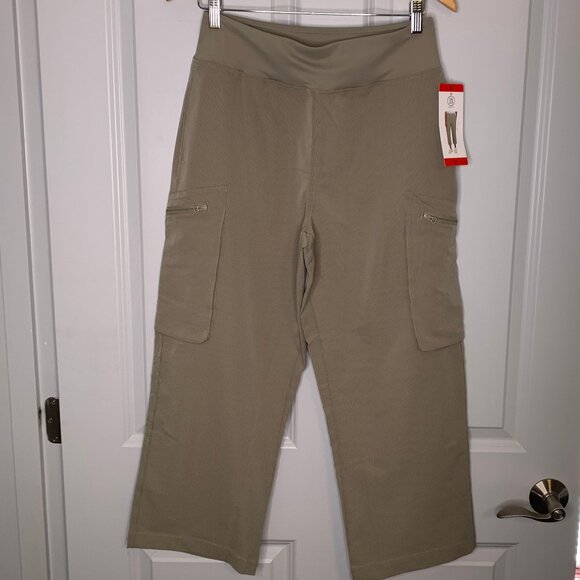 SAGE Collective Women's Wide Leg Cropped Cargo Pant, Olive Green (Sizes S & M) - Picture 11 of 14
